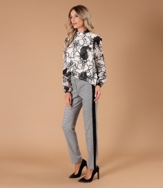 Bluza din voal cu motive florale brocat cu catifea cu pantaloni cu vipusca in contrast